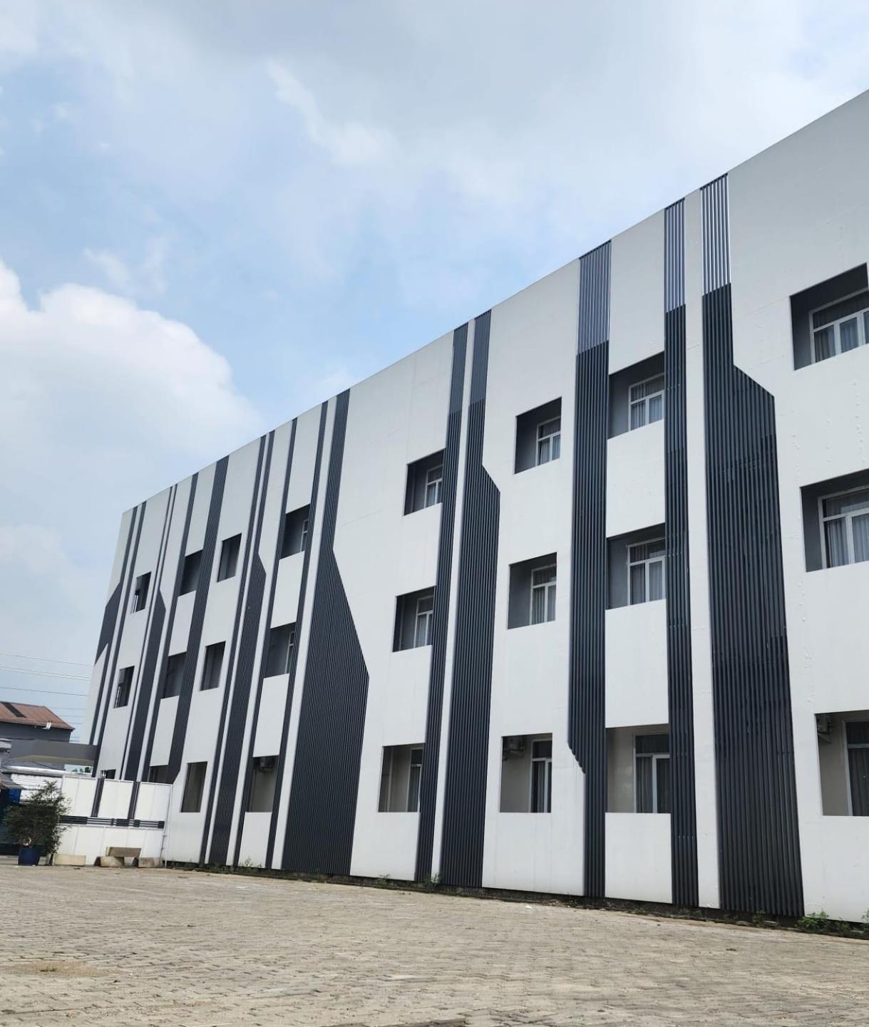 Oyo 2816 Privato Suite Kembaran Exterior foto